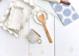 WHITE RUFFLE SPOON REST