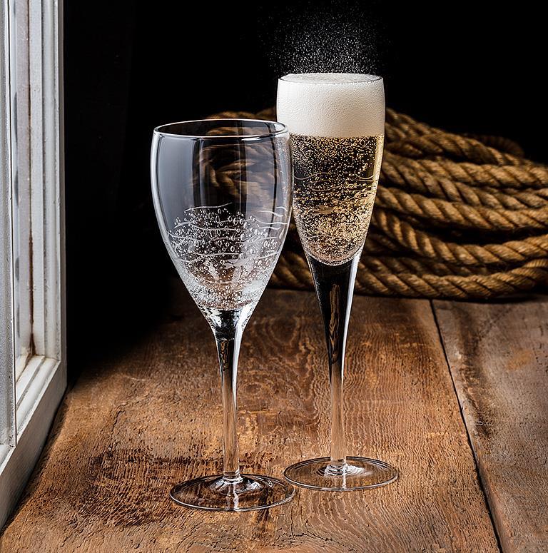 Fish & Bubbles Wine Glass