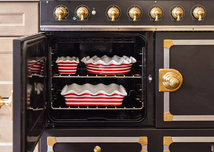 RED STRIPE 9" RUFFLE PIE DISH